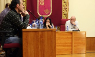 El PP saca adelante las cuentas de 2015 en solitario El PP saca adelante las cuentas de 2015 en solitario