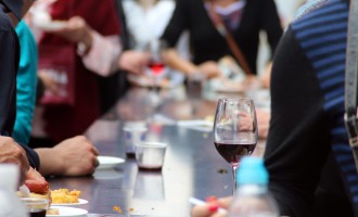 Una copa de vino tinto equivale a una hora de gimnasio Una copa de vino tinto equivale a una hora de gimnasio