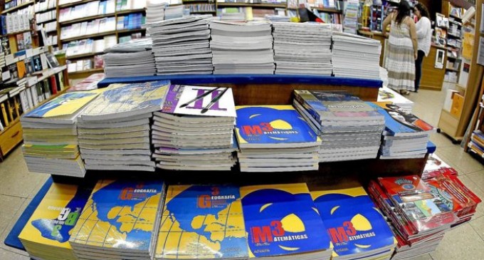 CONSUMUR recuerda que los colegios no pueden imponer dónde comprar los libros de texto o el uniforme