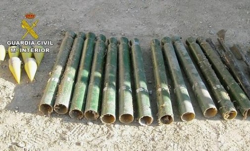 Incautan 15 cohetes antigranizo en un chalet de Yecla