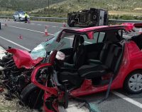 Tres heridos en un choque frontal entre un turismo y una furgoneta