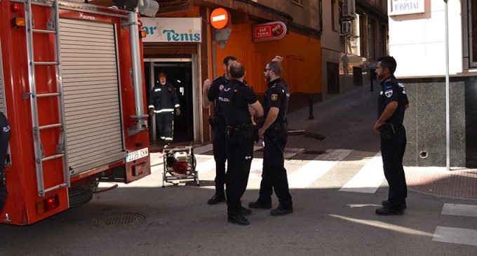 Un incendio en la cocina del Bar Tenis provoca tres intoxicados por humo
