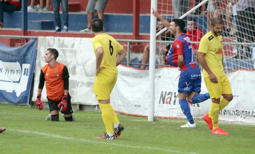 Toni Vela lleva al Yeclano a la goleada ante el líder