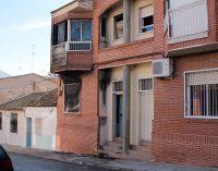 Un incendio calcina una vivienda situada en la calle Totana