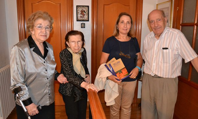 Virginia Mergelina (segunda por la izquierda) junto Carmen Ortín Marco, su sobrina Beatriz de Mergelina y el cronista de Yecla y acdémico Miguel Ortuño Palao.