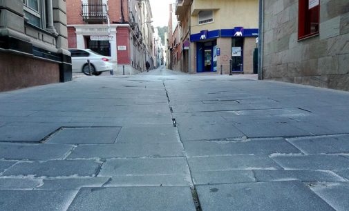Empiezan las obras de reparación de la calle Miguel Golf, entre Pascual Amat y Colón