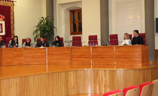 La propuesta de apoyo a PAS escenifica en el pleno el distanciamiento de PP y Ciudadanos