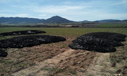 Vuelven las quejas por el vertido de lodos cerca de viviendas de campo