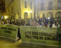 Unas 500 personas participaron en la marcha que cerró la jornada de huelga educativa