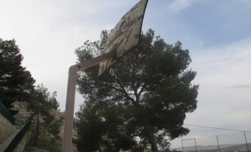 IU-Verdes denuncia el abandono de las pistas de baloncesto de la calle Rampa