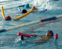 Usuarios de la piscina cubierta presentan una queja por la gestión de los espacios de natación