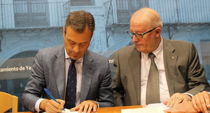 El Ayuntamiento firma la compra del edificio de Cazadores