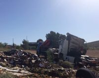 Un herido tras volcar el camión que conducía entre Yecla y Caudete