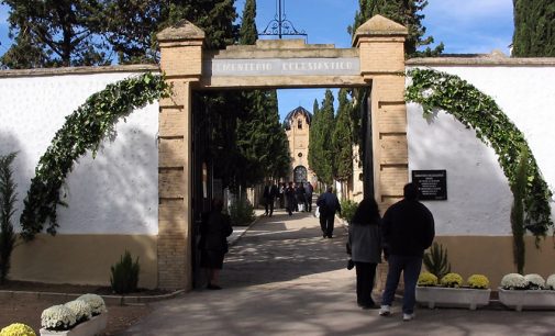 ¿Cementerio público o gestionado por la Iglesia?