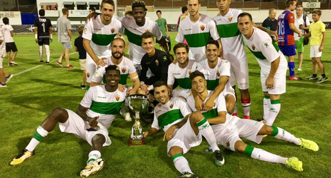 Los penaltis dan al Elche el trofeo Vinos de Yecla