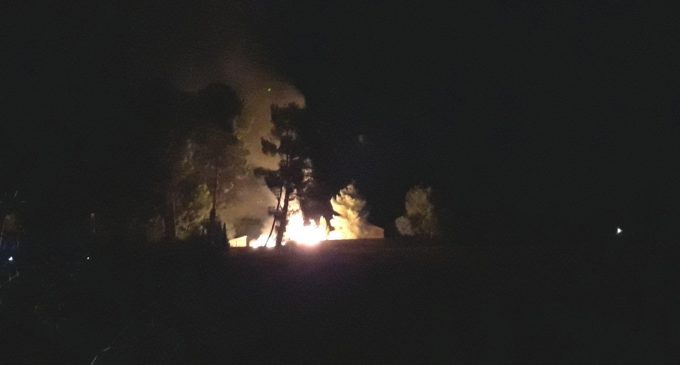 Se declara un incendio alrededor de un chalet en el Lentiscar