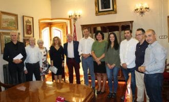 El grupo de teatro de Vinaroz entrega 4.360 euros a Cáritas El grupo de teatro de Vinaroz entrega 4.360 euros a Cáritas